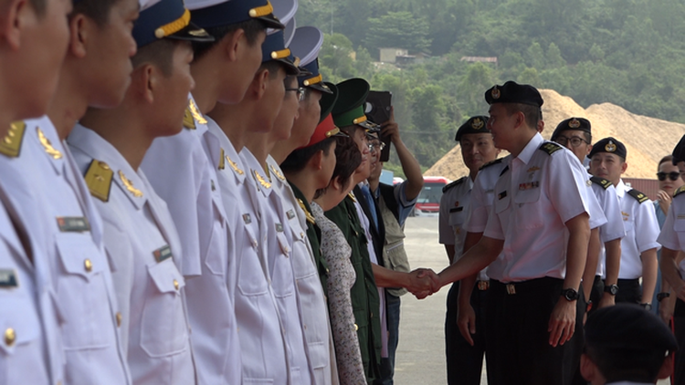 ​Singaporean stealth frigate visits Da Nang
