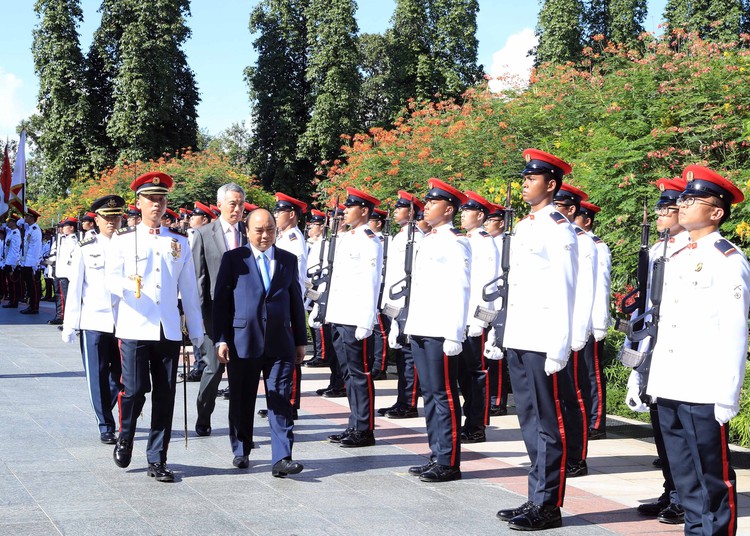 Singapore pledges to boost investment into Vietnam