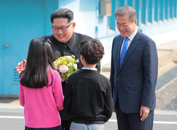 'A new history starts now' as leaders of two Koreas begin summit