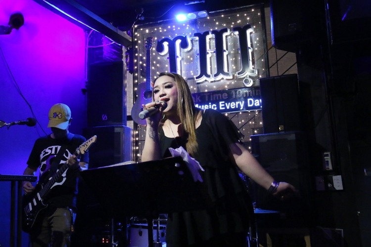 Filipino singers in Vietnam – P1: The beauties on stage