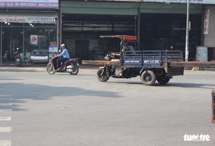Three taxi drivers arrested for beating man after crash in Hanoi