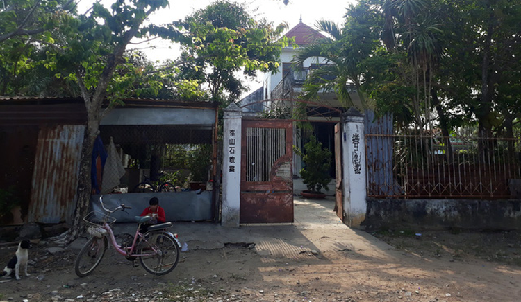 Officials apologize after police handcuff 13-year-old girl in southern Vietnam