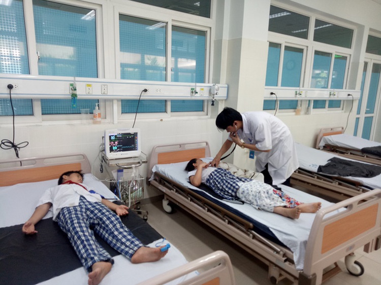 Over 40 students hospitalized after drinking milk tea in Vietnam