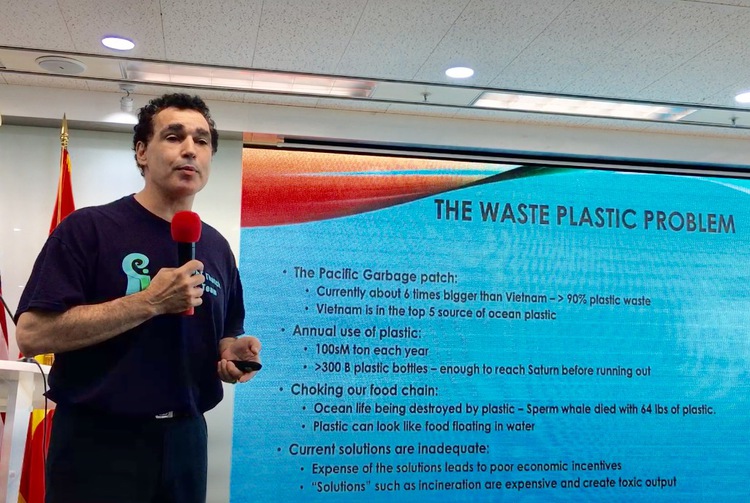 Vietnam should make plastic material too valuable to throw out: expert