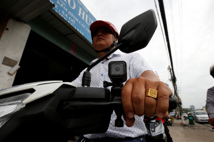 Knight riders to the rescue: Vietnam vigilantes bust crooks