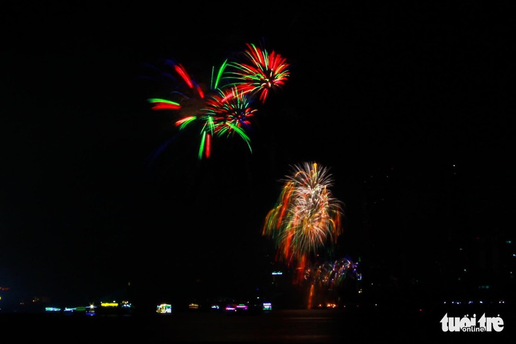 Italy, Hong Kong take stage at Da Nang int’l fireworks festival