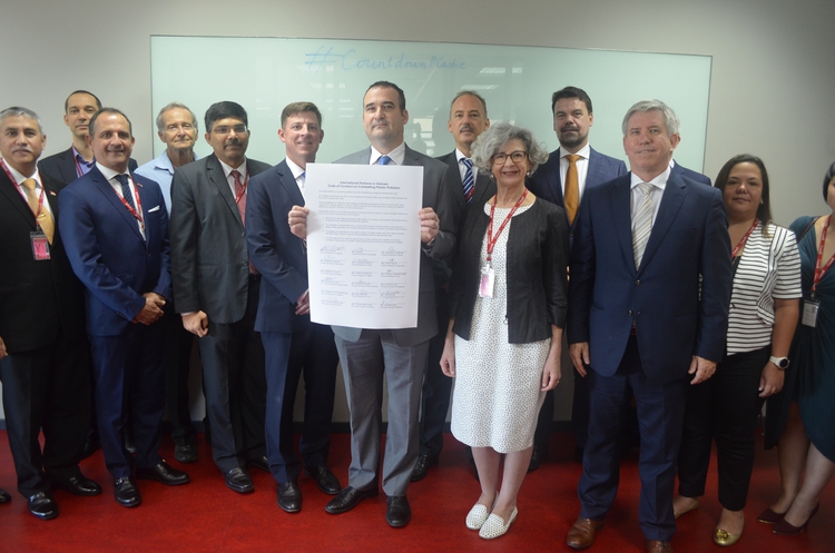 ​Foreign diplomatic missions in Ho Chi Minh City commit to combat plastic pollution