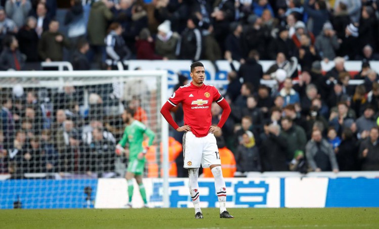 Spotted: Chris Smalling plays shuttlecock on Hanoi street, putting World Cup snub behind