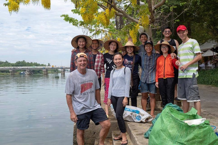Tuong Lai Xanh VN (Hoian River Clean-Up)