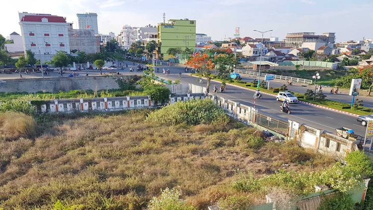 Vietnamese provincial administration leases valuable public land without bidding process