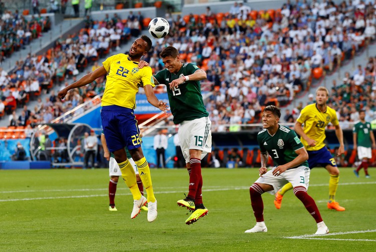 Swedes beat Mexico 3-0 but both through to last 16