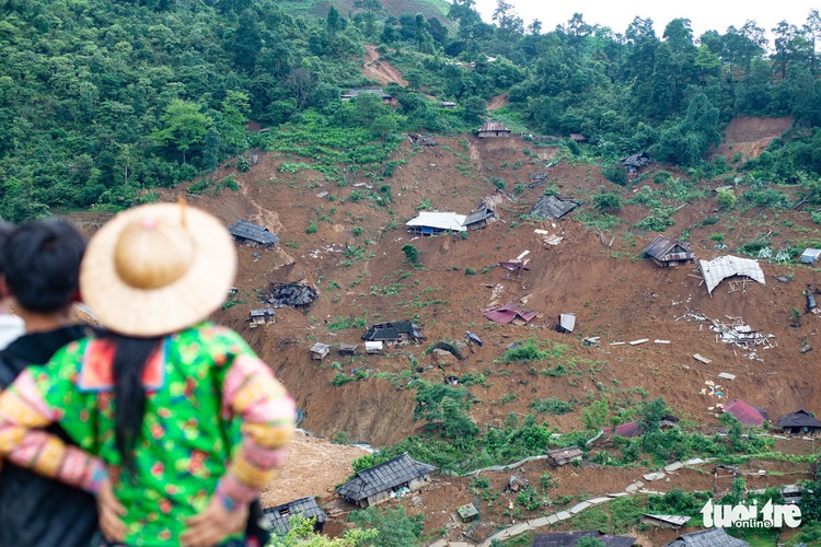 Landslide buries entire village in northern Vietnam