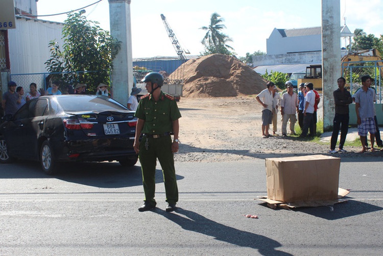 ​Two children die in collision between motorcycle and reversing car in southern Vietnam