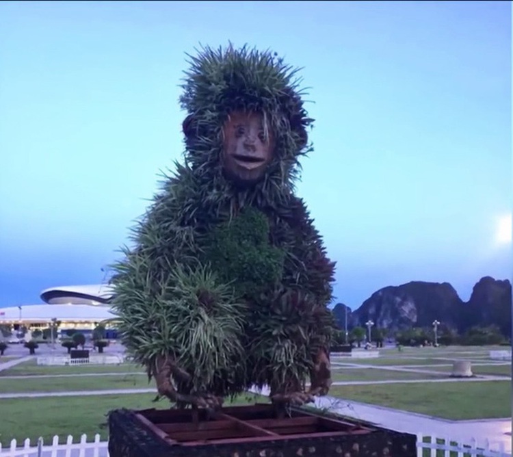 Statues of 12 zodiac animals an eyesore in Ha Long square