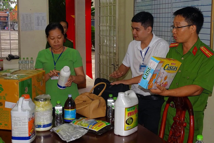 Police find dozen tonnes of chemical-soaked durians in southern Vietnam