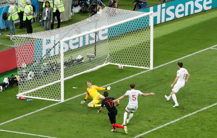 Mandzukic sends Croatia to first World Cup final
