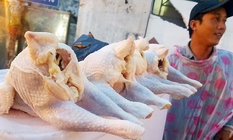 Imported ‘waste chickens’ sold at dirt cheap price in Ho Chi Minh City