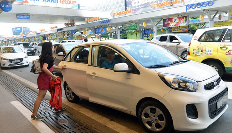 Vietnam to ask ride-hailing cars to put on ‘Electronic taxi’ roof signs