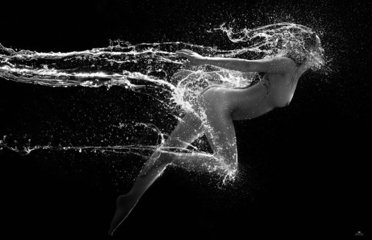 ​Hanoi opens first nude photo exhibition