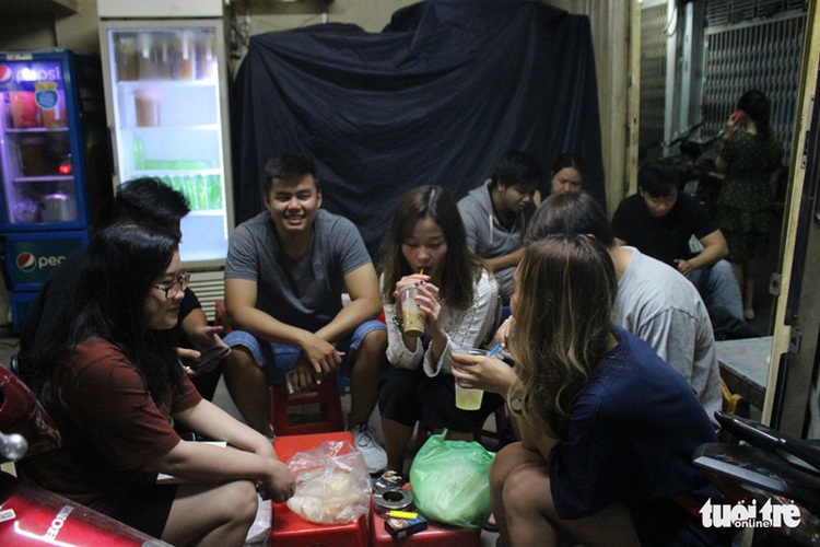 ​Young Saigonese relive good old days with net-filter coffee