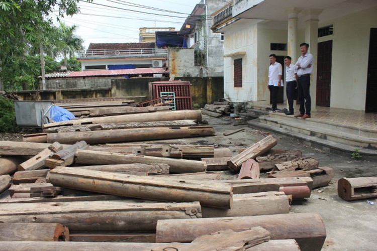 Ancient Vietnamese wooden temple demolished, replaced with concrete successor