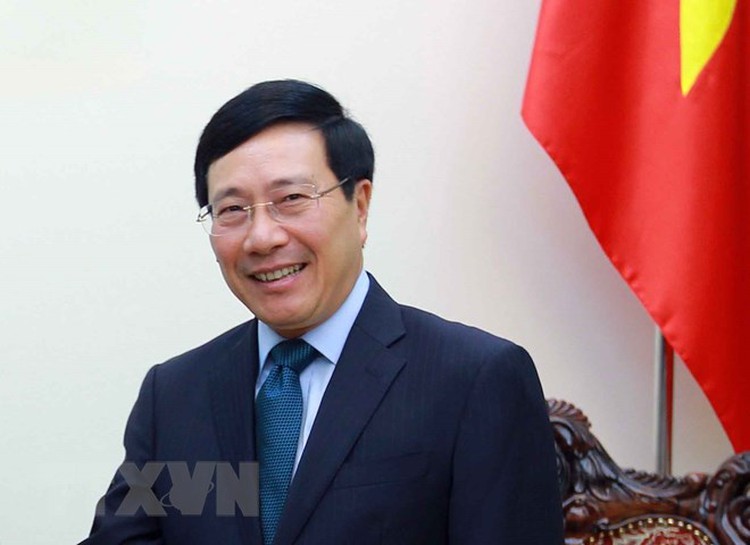Vietnamese deputy premier pays official visit to Singapore, attends ASEAN summit