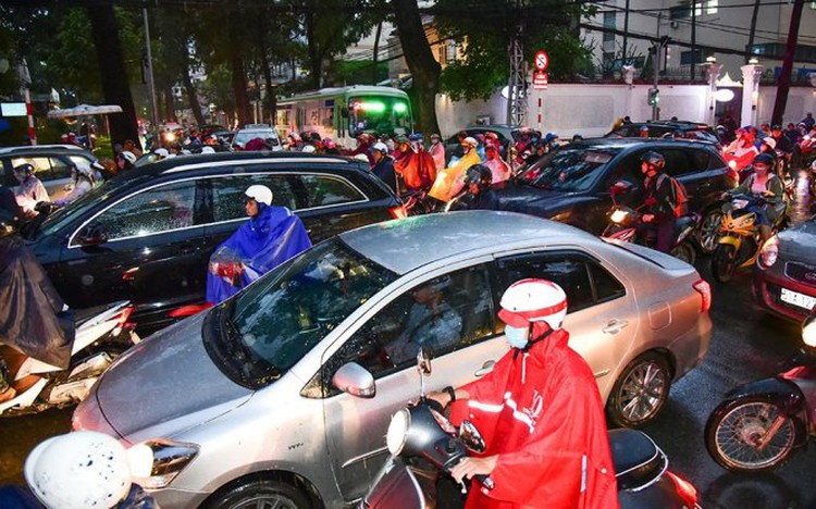 Ho Chi Minh City plans to open bus-only lane to ease gridlock