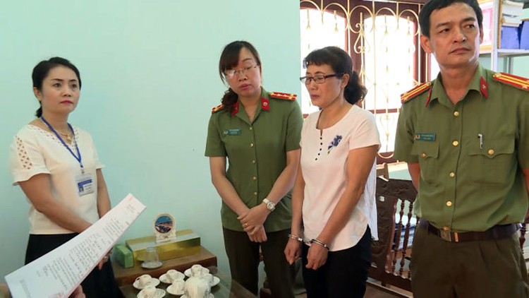 ​Education minister takes responsibility for Vietnam exam scandal