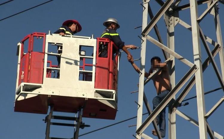 Look inside Vietnam’s force working to foil suicidal attempts