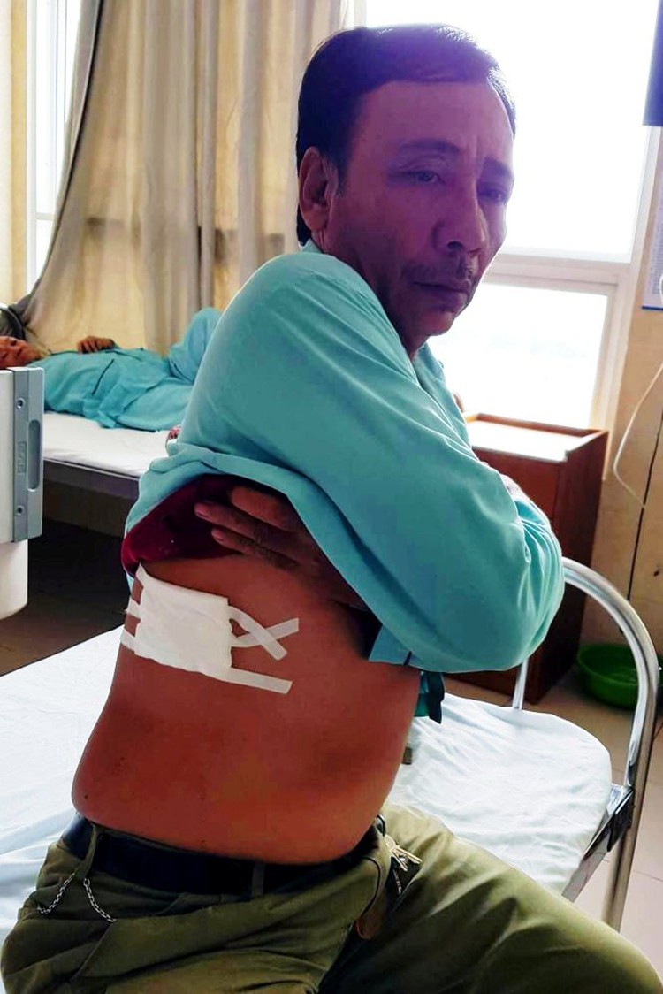 Two ‘street knights’ attacked by knife-wielding robbers in southern Vietnam