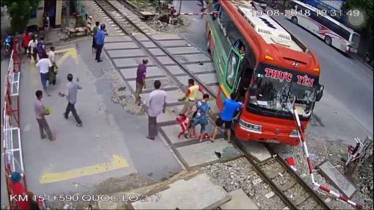 Passengers escape from sleeper bus in dramatic railway barrier crash in Vietnam