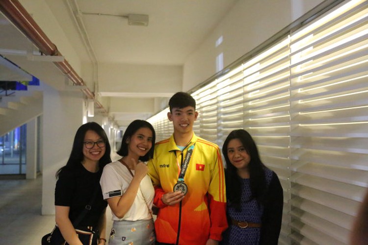 ​18-year-old swimmer stuns Vietnamese fans with first-ever Asian Games silver