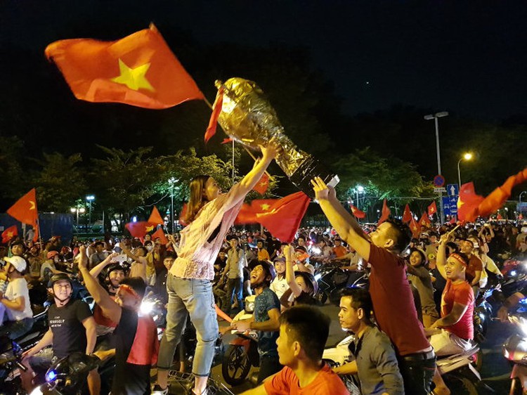 Vietnamese supporters all set for historic semifinal in Asiad football