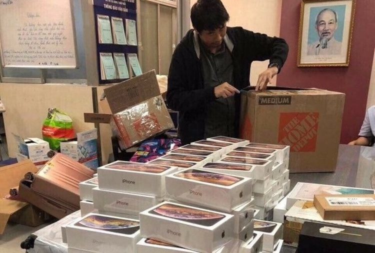 US passengers found smuggling 250 iPhone XS, XS Max devices into Vietnam