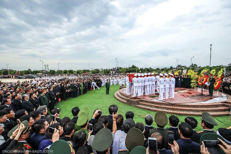 ​President Tran Dai Quang laid to rest in hometown in northern Vietnam
