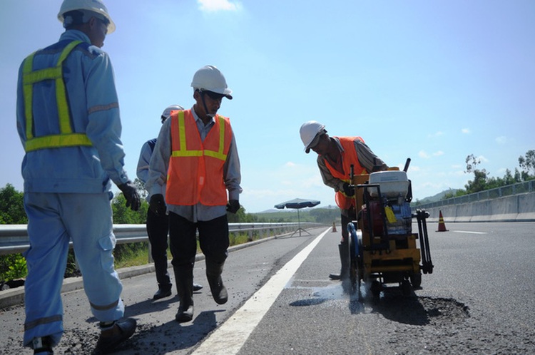 Developer rapped for poor quality of Da Nang expressway