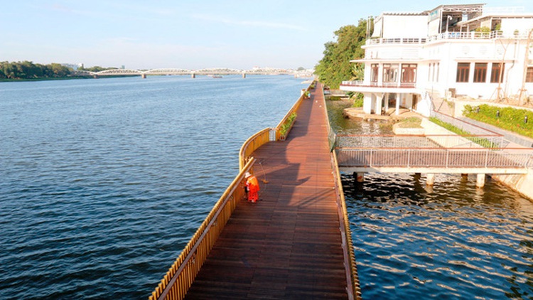 Wooden walkway to open in central Vietnam amidst concerns