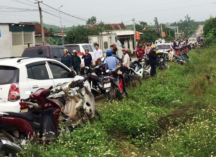 Vietnamese couple, children found hanged in house
