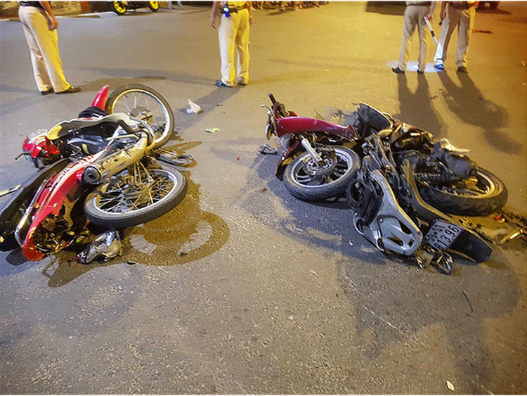One dead as drunk BMW driver rams five motorbikes at Saigon’s busy intersection