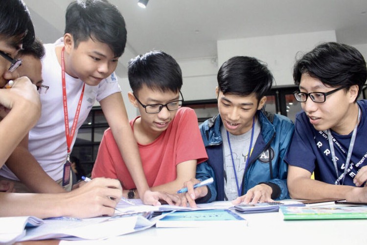 Vietnamese college senior designs AI platform connecting students, school