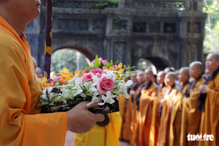 Zen master Thich Nhat Hanh returns to his first monastery in Vietnam