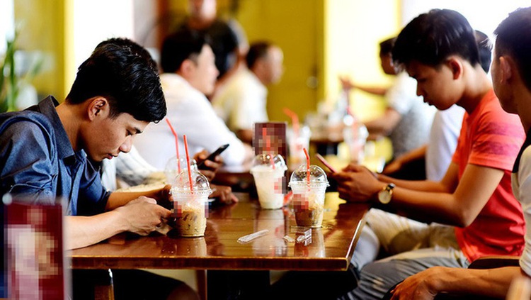 Single-use plastics storm Vietnam’s coffee shops