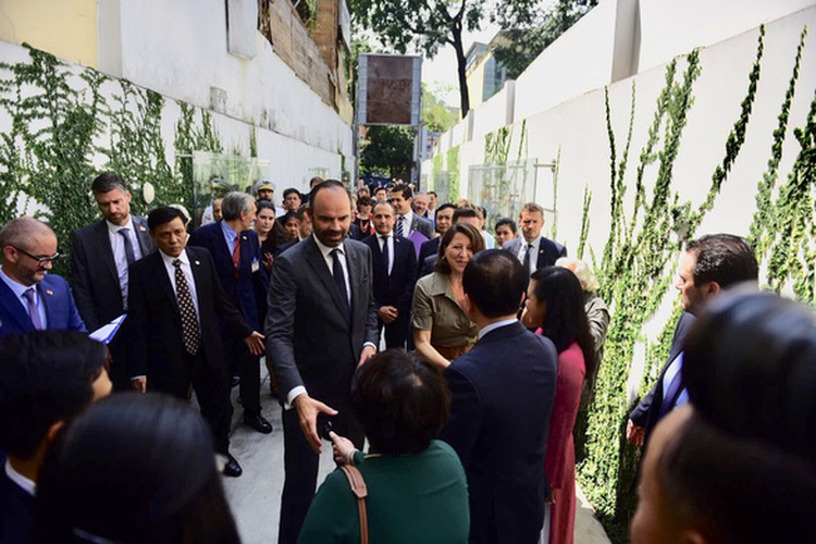 French PM attends ceremony to open health care center in Ho Chi Minh City