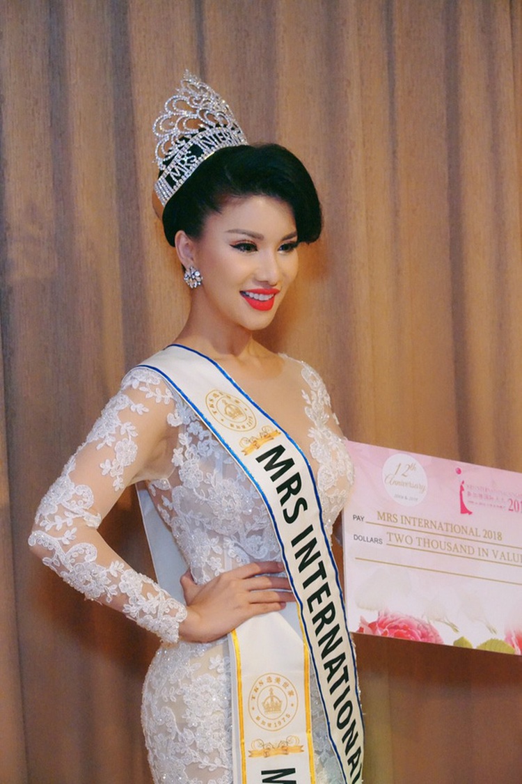 Vietnam flight attendant wins Mrs International 2018 crown