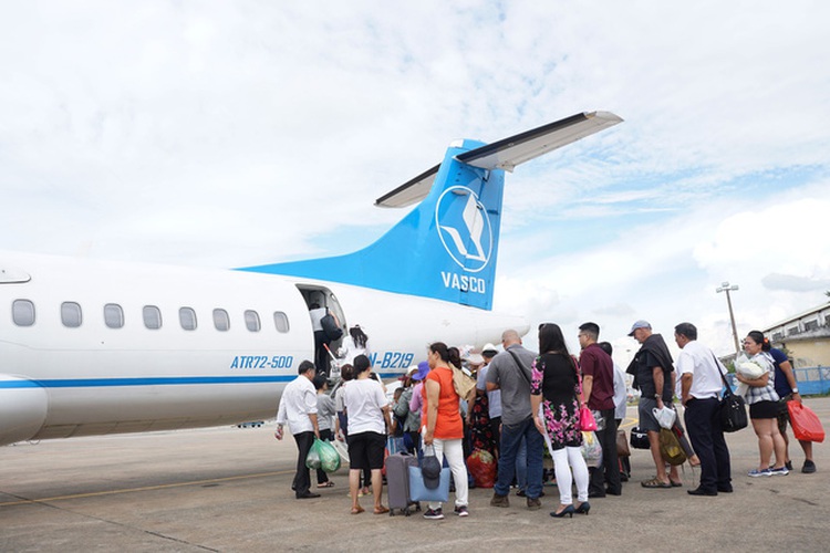 Vietnamese flight attendants attack each other upon landing