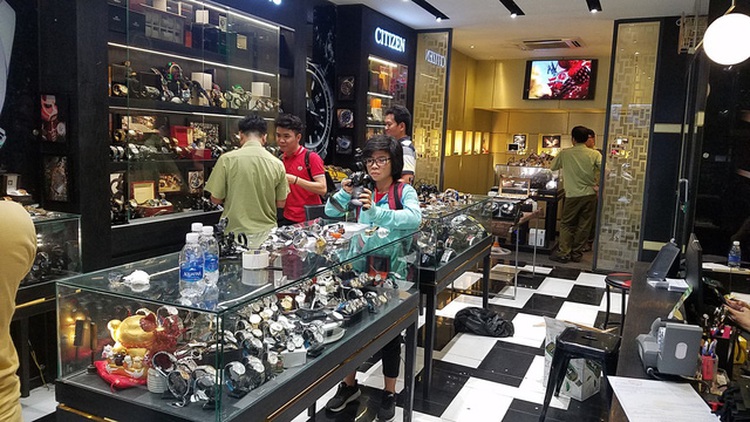 Ho Chi Minh City store caught selling alleged fake 'luxury watches’ at dirt cheap prices