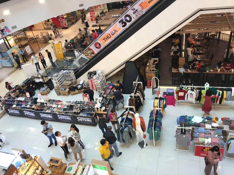 Vietnamese consumers spend big on luxury goods: report