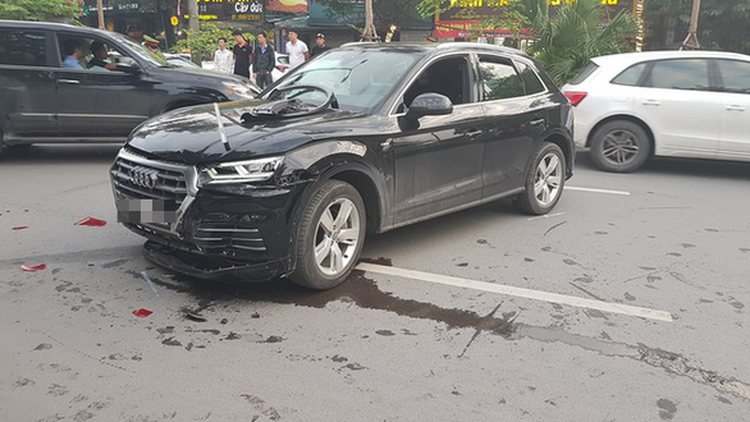 Audi car reversing at high speed plows into traffic in Hanoi