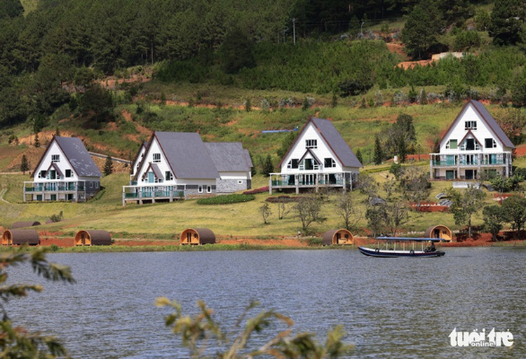 19 illegally built houses discovered at national tourism site in Da Lat