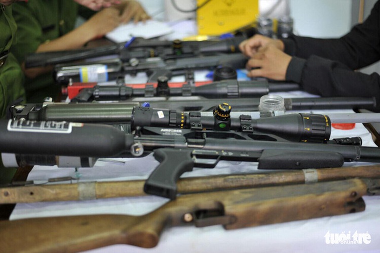 Police arrest Vietnamese barber for building hunting rifles